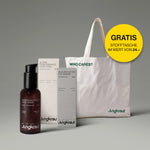 Jungkraut Hautpflege-Set mit drei Produkten: Botanical Power Face Wash, Alpine Performance Face Fluid und Glacier Active Eye Serum. Dahinter steht eine beigefarbene Stofftasche mit grünem Aufdruck „WHO CARES?“ und „Jungkraut“. Rechts oben ein gelber Kreis mit der Aufschrift „GRATIS Stofftasche im Wert von 24.–“.