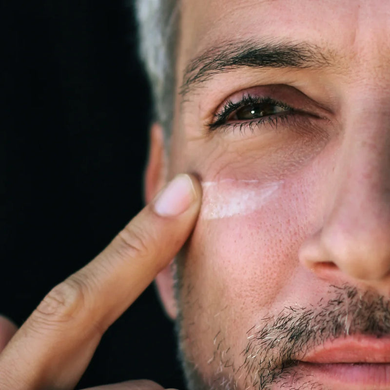 Apply 1 to 2 pumps of the Alpine Performance Face Fluid to face and neck. Morning and evening.